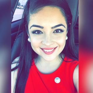 Meet your Posher, Anahi